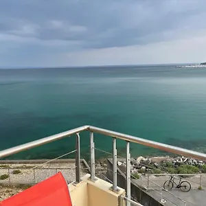 https://appartement-cosy-les-pieds-dans-leau-vue-mer-exceptionnelle.inbrittany.com