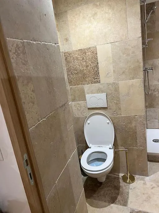 Appartement 4M Studio Jouques France